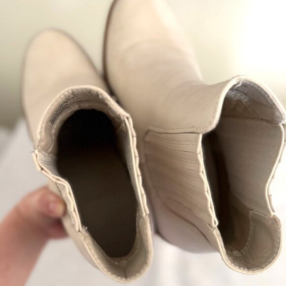 JustFab Maeve Water-Resistant Beige Ankle Boots Size 8.5 Chunky Heel Elastic - Picture 11 of 12